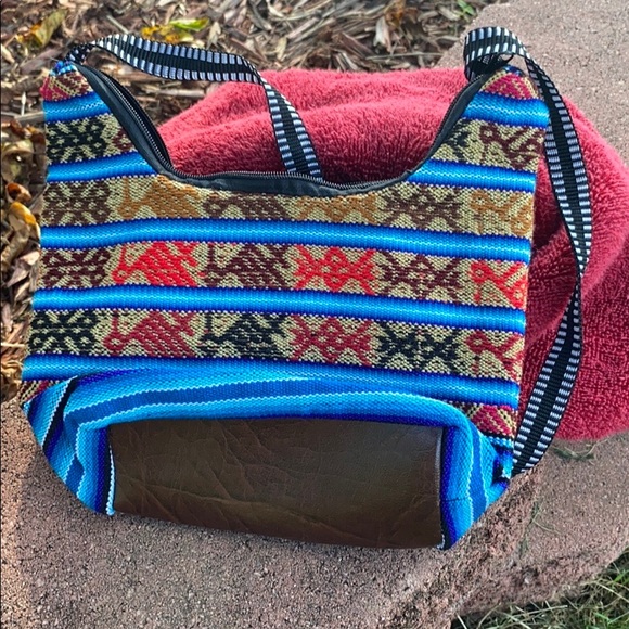 Host Pick💕Small Woven Style Single Pocket Purse - Picture 4 of 6